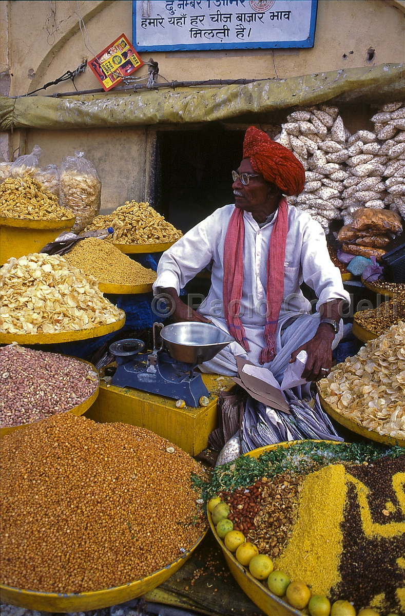 Spice stall in Amber Fort, Jaipur, Rajasthan, India
 (cod:India 29)